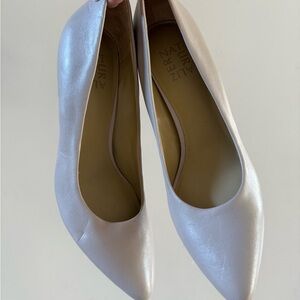 Naturalizer Women's Cream Flats